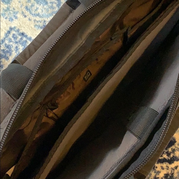 OGIO Street messenger Bag - Picture 7 of 8